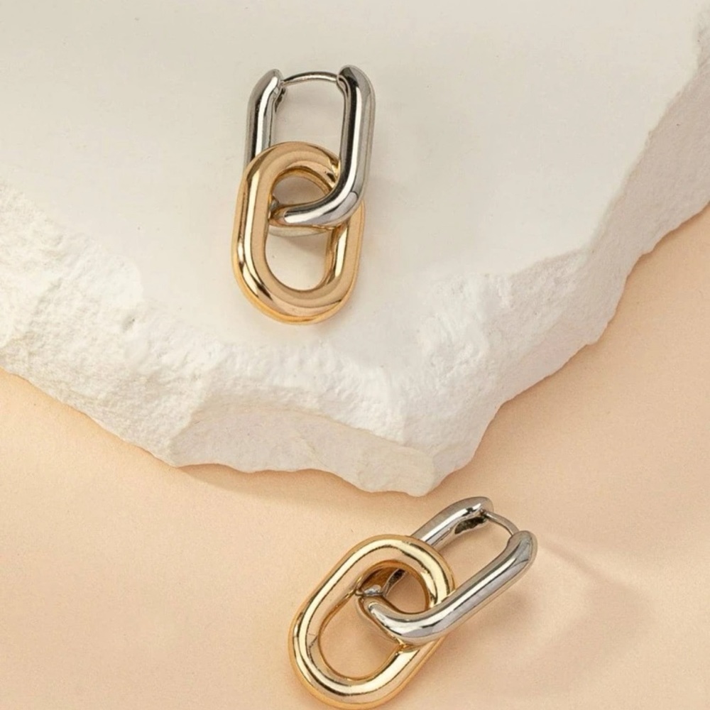 JUST RESTOCKED!! ✨2 toned silver & gold paperclip chain minimalist hoop earrings - Picture 2 of 3